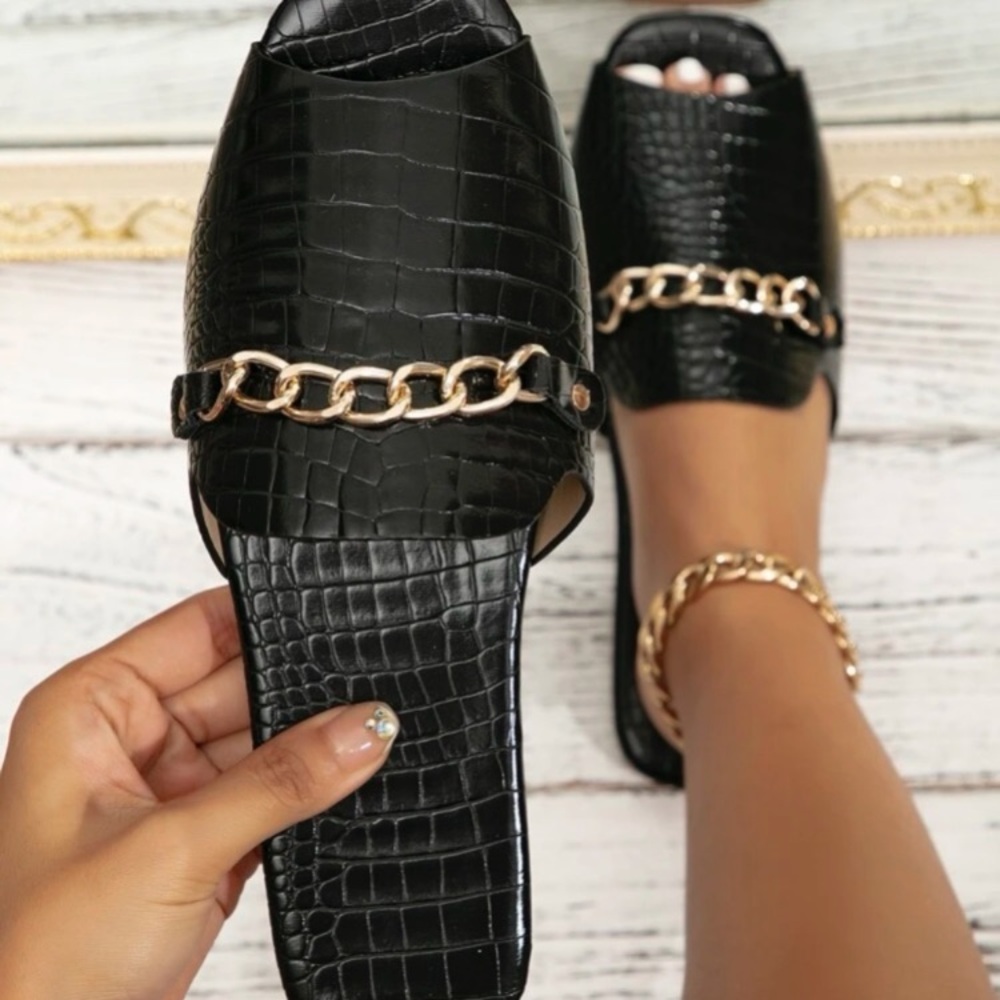 Women blk crocodile shoes sandals